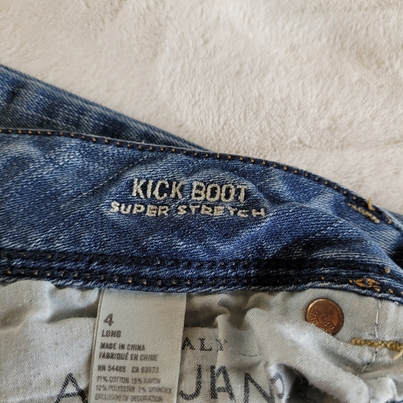 American Eagle Lowrise Kick Boot Jeans - Picture 4 of 4